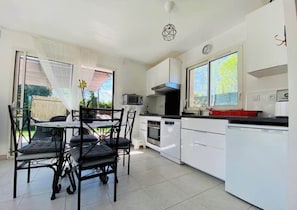 Kühlschrank, Mikrowelle, Ofen, Geschirrspüler