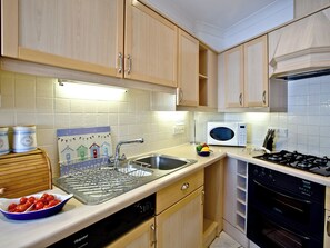 Private kitchen - A 4-Star luxury apartment situated over three floors. (Brixham)