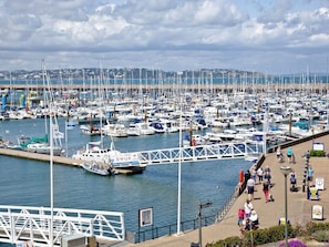 Marina - A 4-Star luxury apartment situated over three floors. (Brixham)