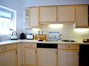 Private kitchen - A 4-Star luxury apartment situated over three floors. (Brixham)