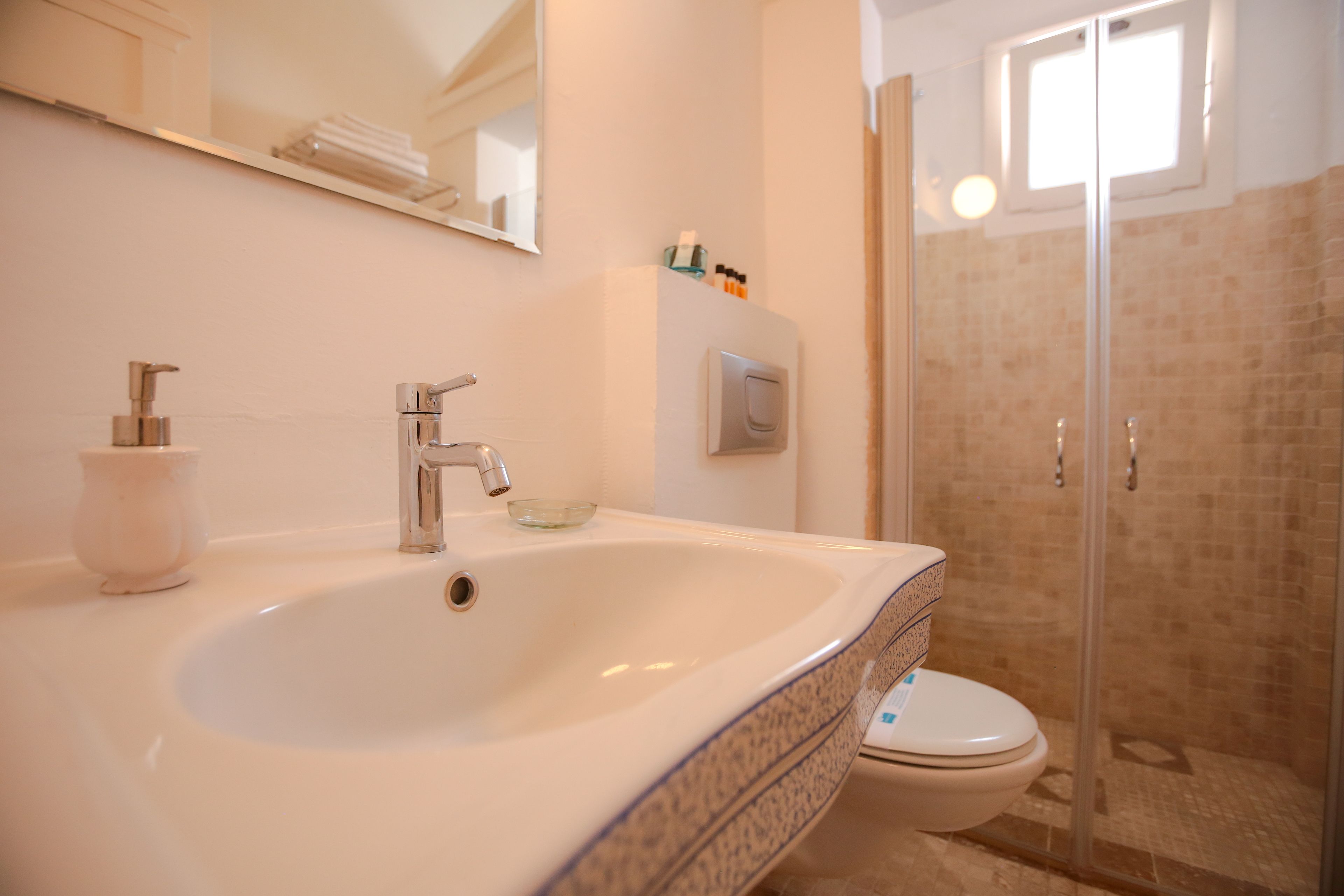 shower, free toiletries, hair dryer, slippers