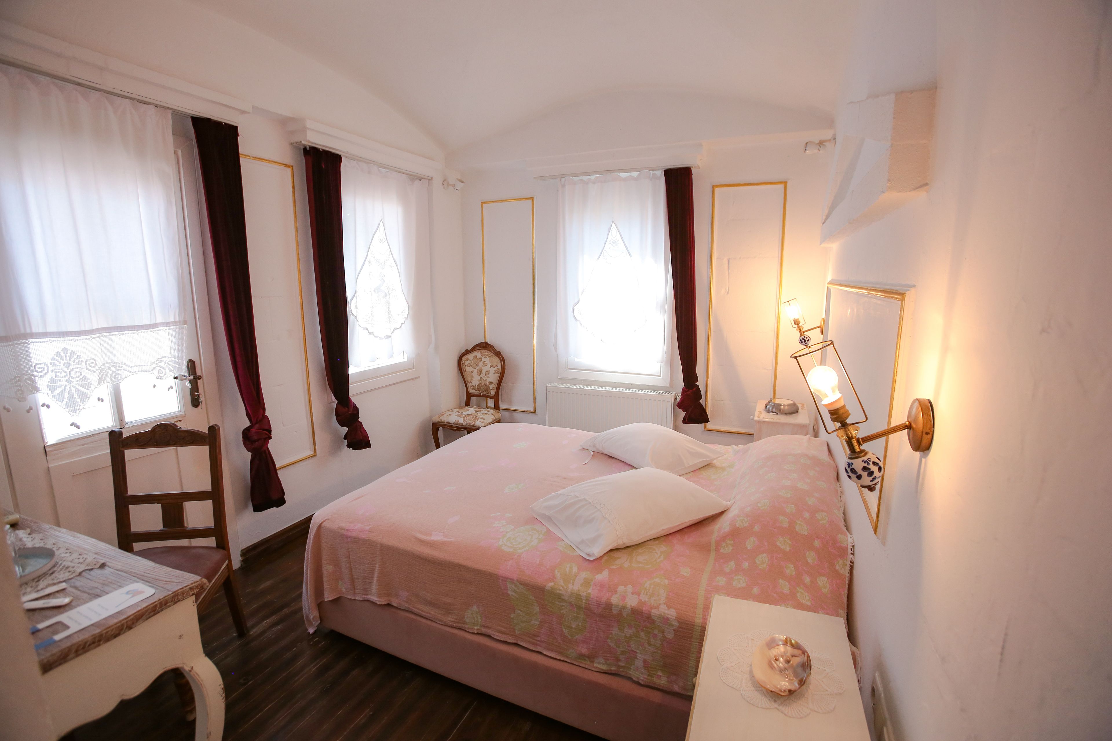 standard double room | soundproofing, iron/ironing board, free wifi, bed sheets