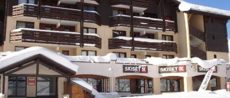 المنشأة من الخارج