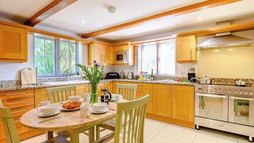 Highchair, cookware/dishes/utensils