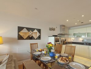 Dining - 3 bedroom accommodation in Westward Ho! (Westward Ho!)