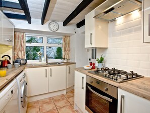 Lave-vaisselle, batterie de cuisine, vaisselle et ustensiles