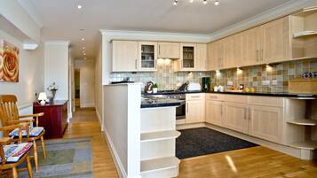 Dishwasher, cookware/dishes/utensils