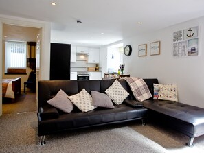Living area - Devon Villa Garden Apartment (Torquay)