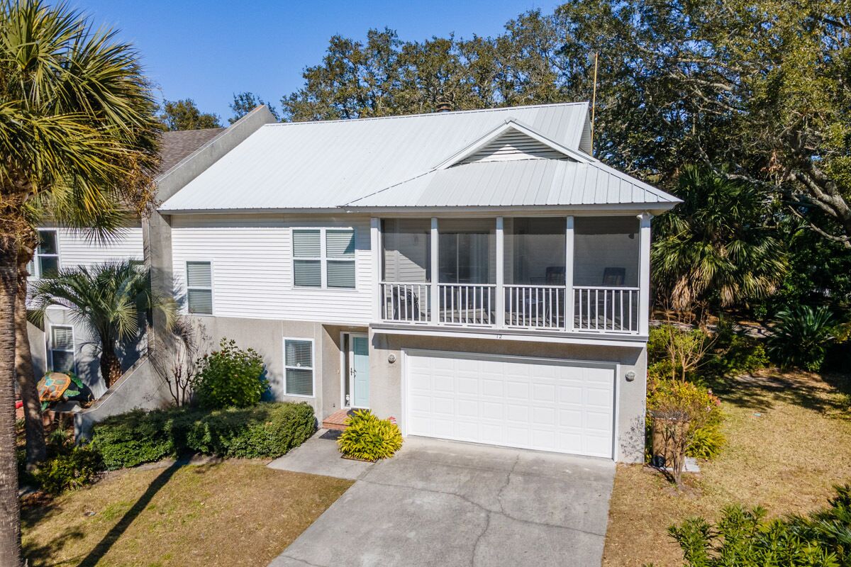 Pet-friendly beach home with screened-in porch, wifi, short walk to the beach