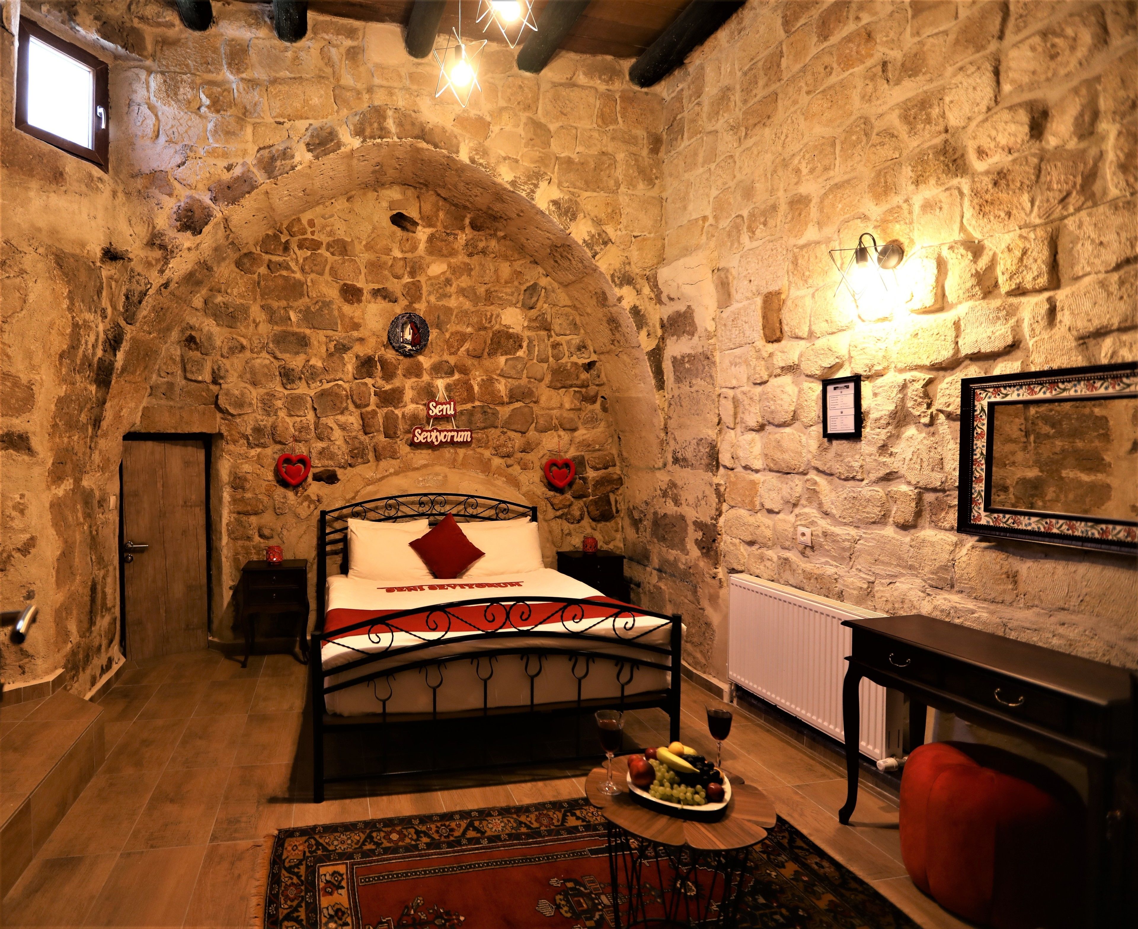 honeymoon suite | 1 bedroom, minibar, free wifi, bed sheets