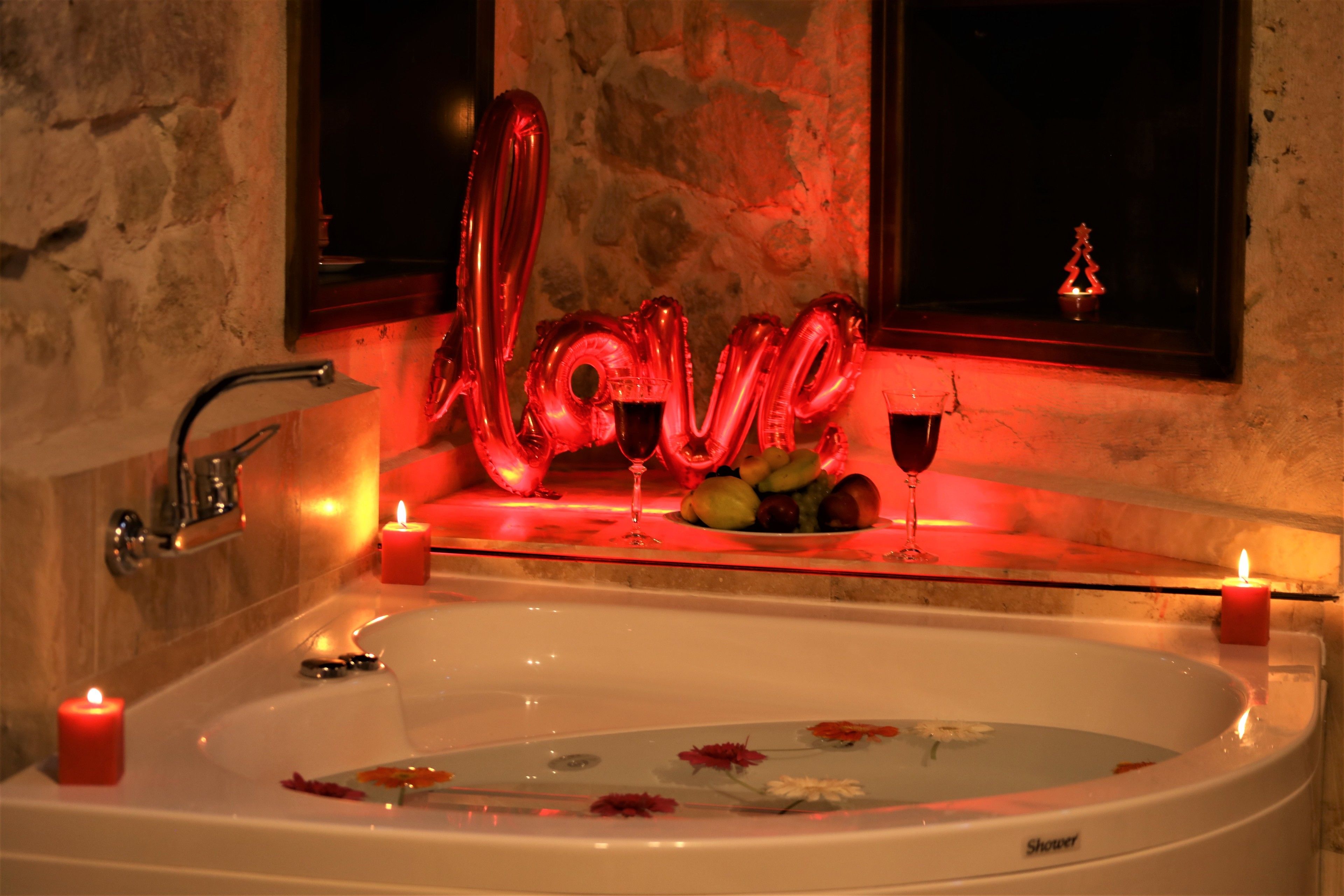 honeymoon suite | jetted bathtub