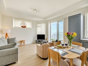 Living area - Ideally positioned apartment with large balcony overlooking Goodrington Beach. (Paignton)