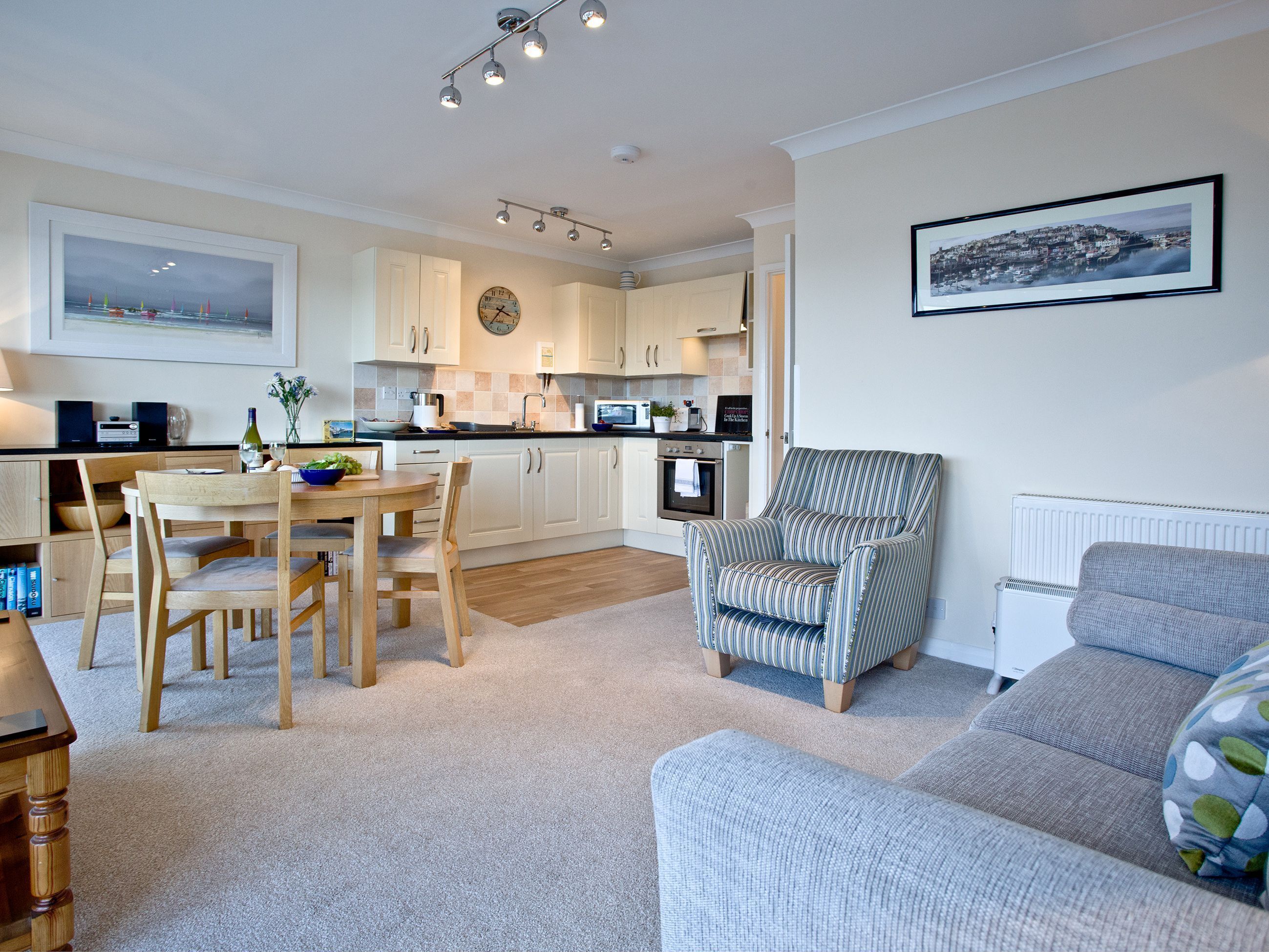 Spacious living accommodation | Top Deck - Linden Court, Brixham