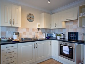 Cookware/dishes/utensils
