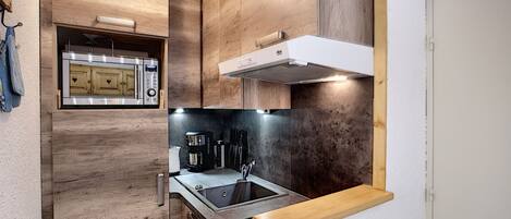 Fridge, microwave, dishwasher, coffee/tea maker