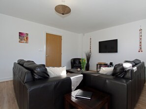 Living area - 4 bedroom accommodation in Padstow (Padstow)