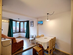 Interior - Beautiful 2-Room 4 Pers, Ski-in/Ski-out, Free Parking (Les Menuires)