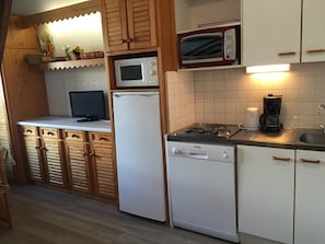 Frigorifero, microonde, lavastoviglie, macchina per tè/caffè