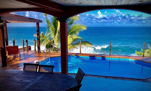 FRONT de MER, Villa de Standing,  à 20 m de l’Océan, piscine, Saint-Pierre -