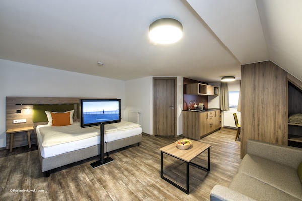 Superior Apartment - Anna | Zona de estar | Una televisión de pantalla plana