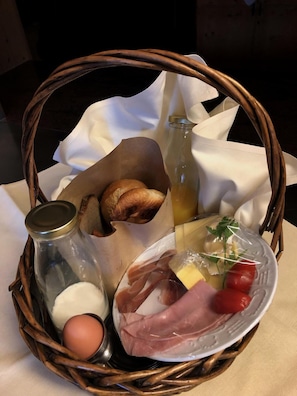 Daily local cuisine breakfast for a fee - Übernachten in der Tenne (Nuremberg)
