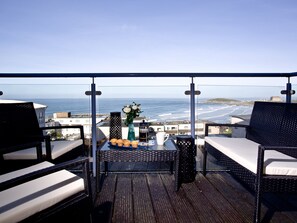 Terrace/patio - Luxury self catering accommodation overlooking Fistral Beach. (Newquay)