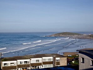 Beach - Luxury self catering accommodation overlooking Fistral Beach. (Newquay)