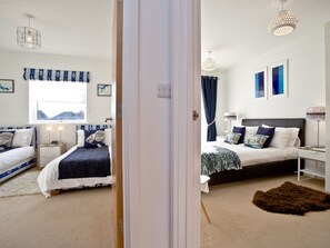 Hallway | 42 Ocean 1 - Ocean 1 Apartments, Newquay - Luxury self catering accommodation overlooking Fistral Beach. (Newquay)