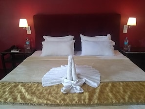 Ropa de cama de alta calidad, escritorio, wifi gratis