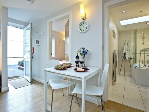 A stylish ground floor apartment within a short walk of Weymouth Beach.