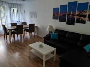 Appartement, vue sur le jardin (Business Ratingen 4) | Aire de séjour | Téléviseur au plasma
