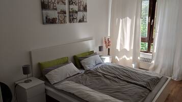 Apartment, Garden View (Business Ratingen 4) | 1 bedroom, down comforters, iron/ironing board, free WiFi