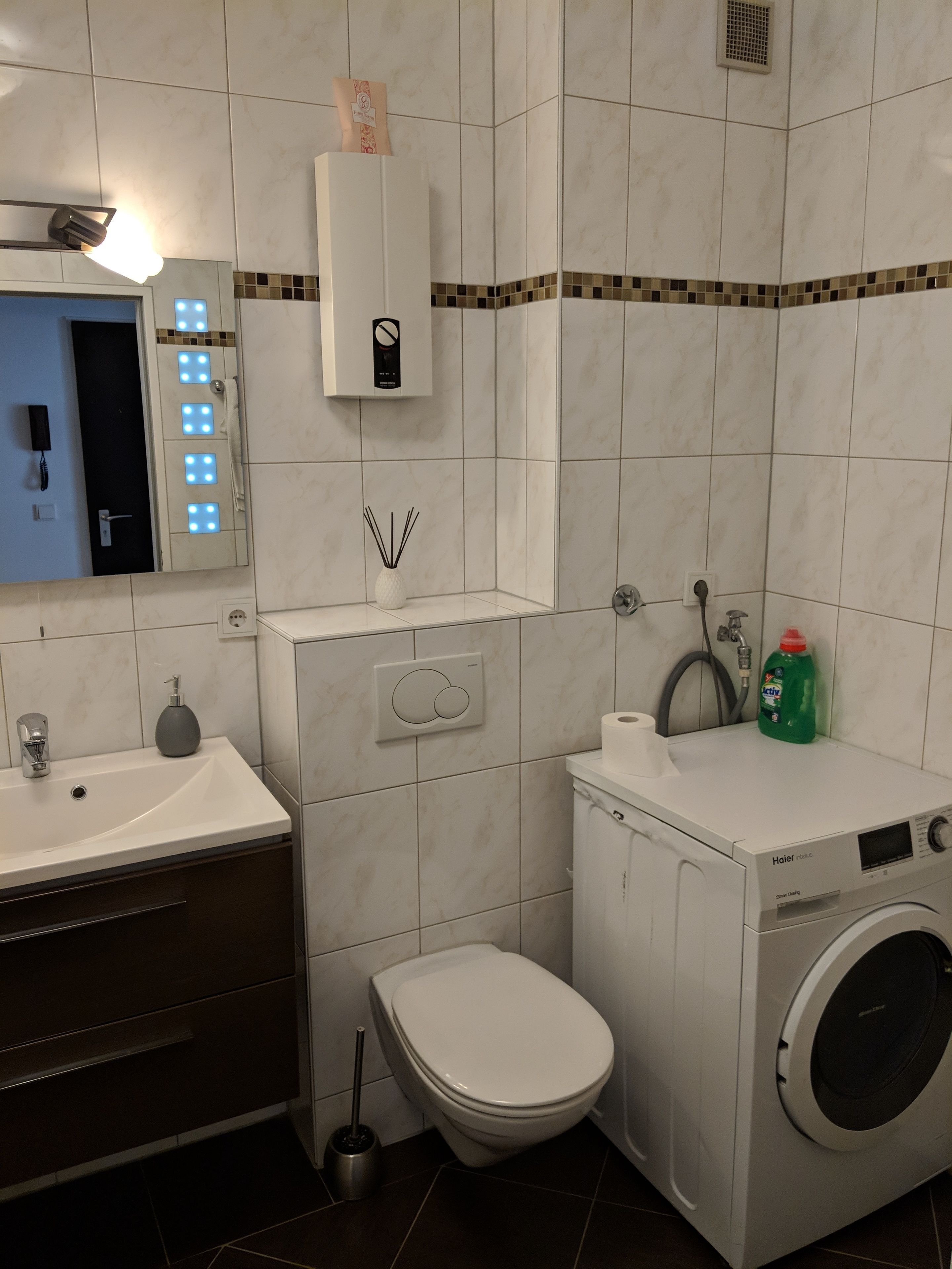 Apartment, Garden View (Business Ratingen 4) | Bathroom amenities | Combined shower/tub, hair dryer, towels, soap