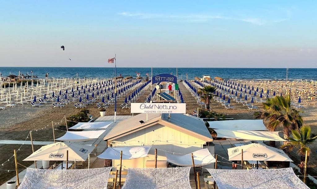 Playa privada cerca, arena blanca y bar en la playa