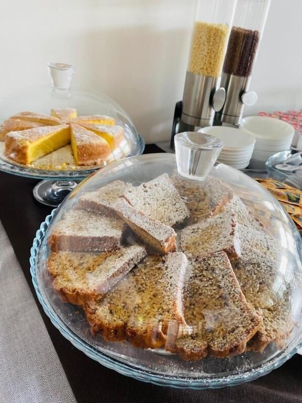 Daily buffet breakfast (EUR 8.00 per person) - Hotel Columbia Frontemare (Rimini)