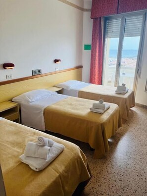 Tripla Standard Con Balcone Vista Mare | In-room safe, desk, blackout drapes, free WiFi - Hotel Columbia Frontemare (Rimini)