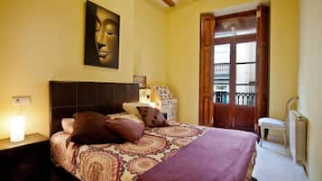 1 slaapkamer, een bureau, geluiddichte muren