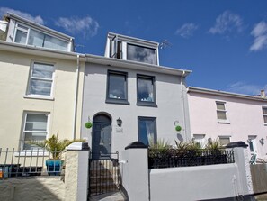 Exterior - A characterful cottage with sea views, close to Brixham’s bustling harbour. (Brixham)