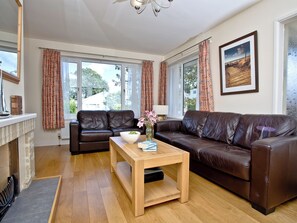 Living area - A family friendly retreat with large garden, close to a secluded cove. (Brixham)