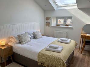 2 bedrooms, iron/ironing board, travel cot, WiFi