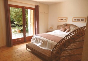 5 chambres, fer et planche à repasser, lit parapluie, Wi-Fi gratuit