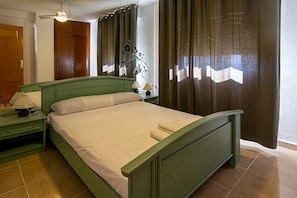 2 slaapkamers, een strijkplank/strijkijzer, gratis wifi, beddengoed