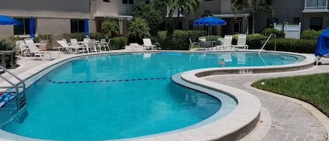 屋外プール、温水プール