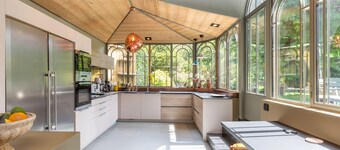 Les Gargouilles - House with crazy charm heated pool and garden