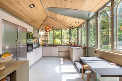 Les Gargouilles - House with crazy charm heated pool and garden