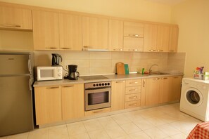 Double Room, Balcony | Shared kitchen facilities