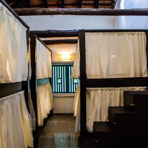 Gemeinsamer Comfort-Schlafsaal, Nichtraucher | Zustellbetten, kostenloses WLAN