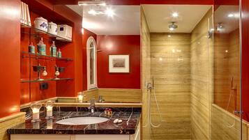 Dusche, Haartrockner, Bidet, Handtücher