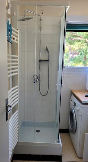 Shower - Strelizia (100m from the beach) (CAVALAIRE)