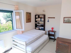 1 chambre, fer et planche à repasser, Wi-Fi, draps fournis